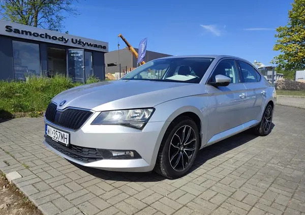 śląskie Skoda Superb cena 69000 przebieg: 80400, rok produkcji 2017 z Serock